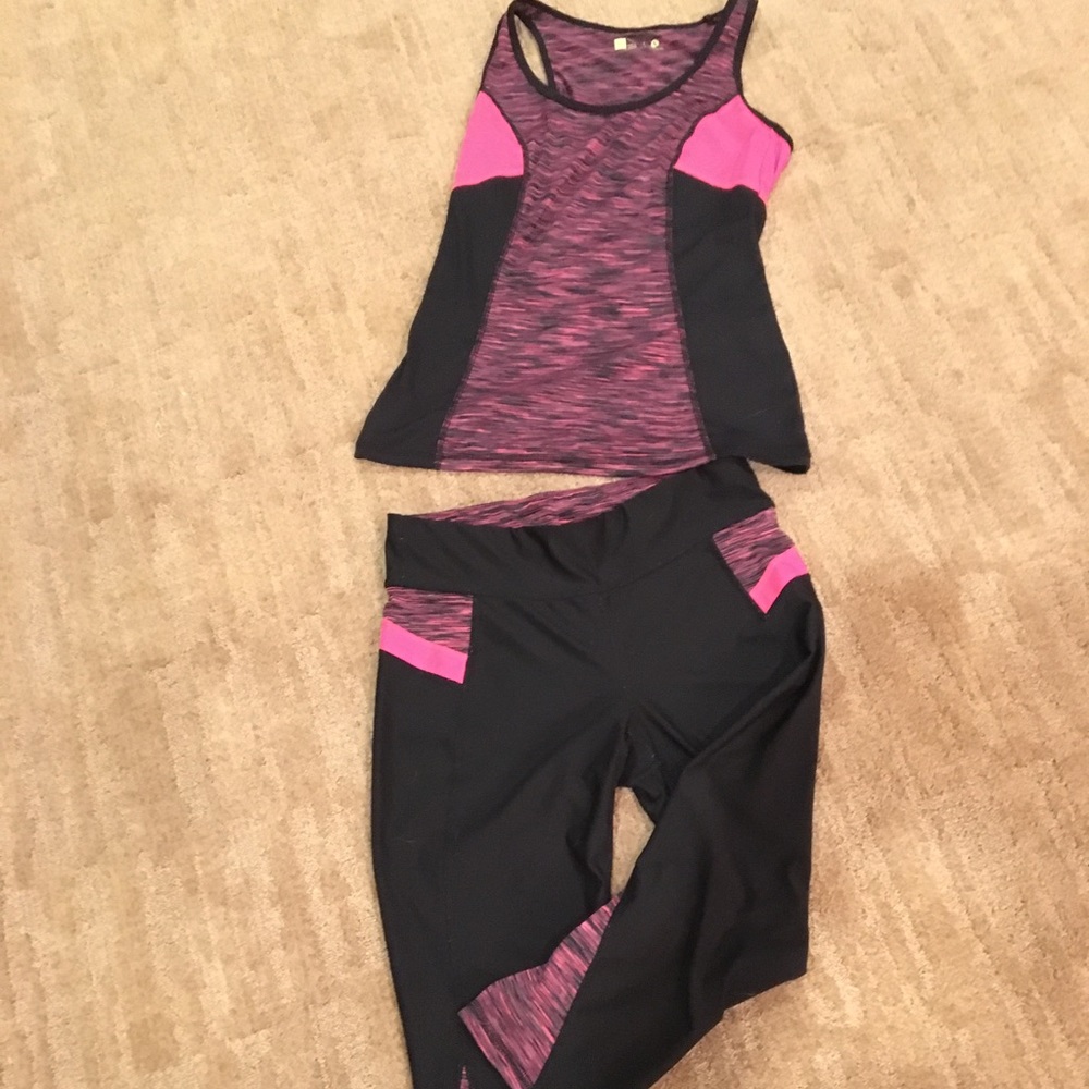 Super comfy never been worn workout outfit!